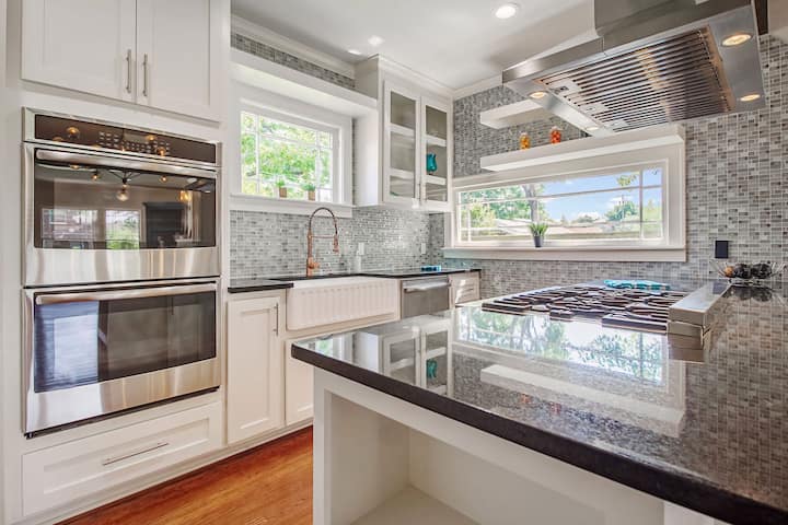 Hire kitchen refurbishment & appliances contractors in Westmont, Illinois. Our expert fitters do extensions, design & installation.